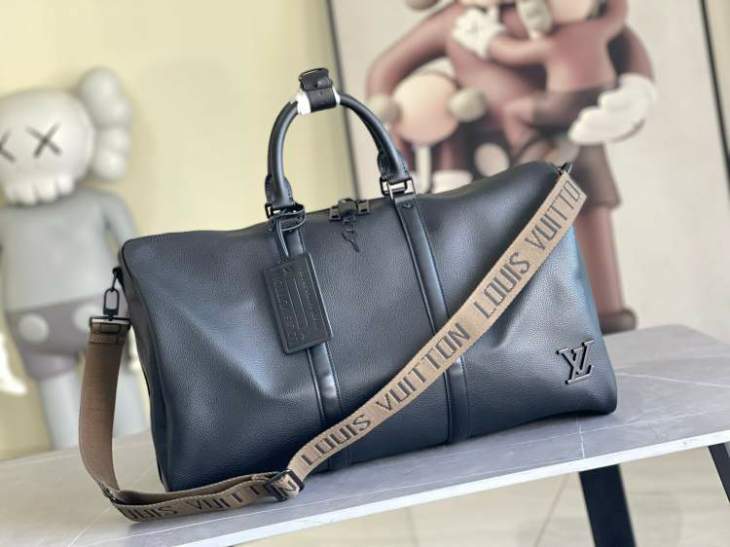 Picture of Louis Vuitton Mens Bags _SKUfw181469402fw